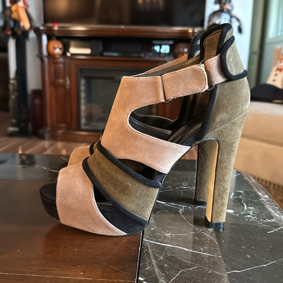 Sandal - Picture 2 of 6